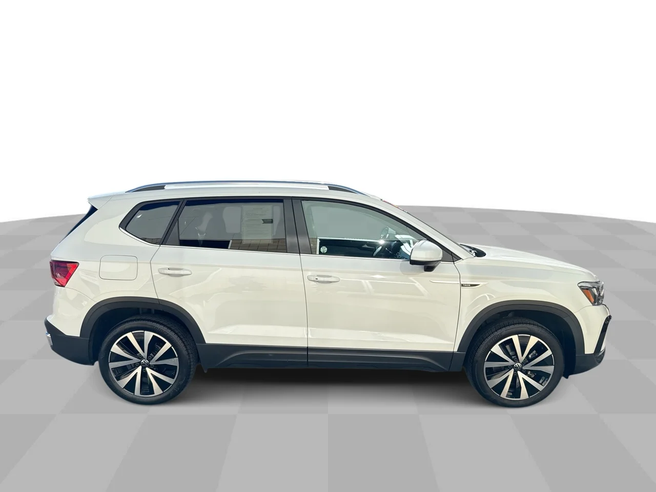 Used 2024 Pure White Volkswagen SE w/ Sunroof image 9
