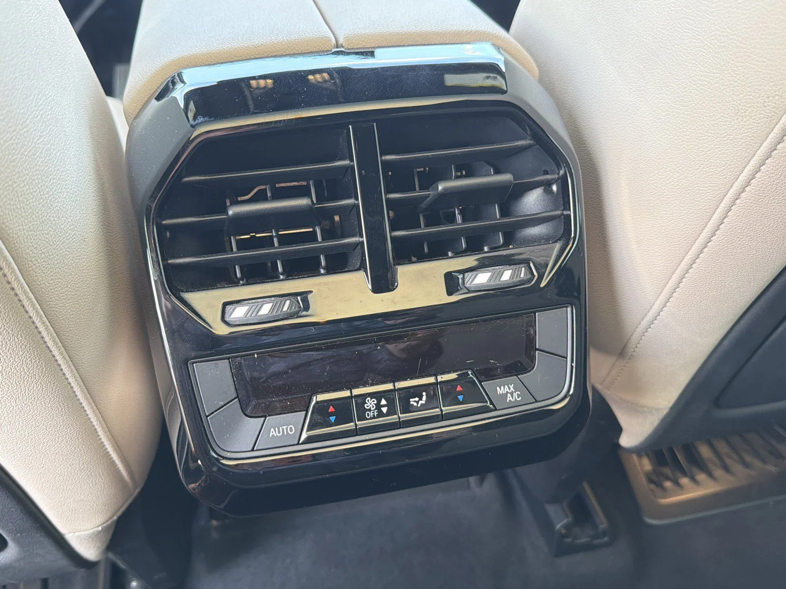 2023 BMW iX Base - Photo 18