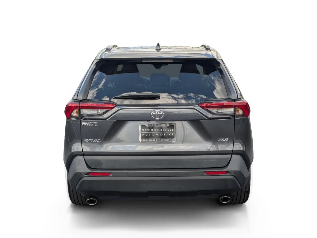 Used 2021 Magnetic Gray Met Toyota XLE Premium image 8