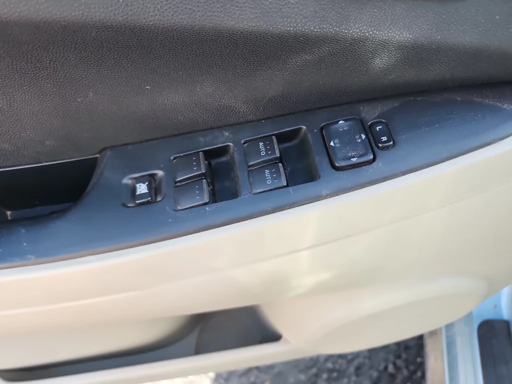 Used 2007  Mazda Sport image 16