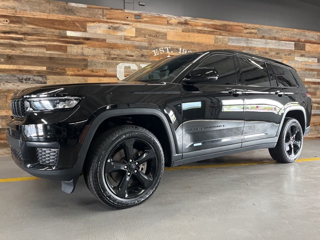 Used 2022 Diamond Black Jeep Altitude image 15