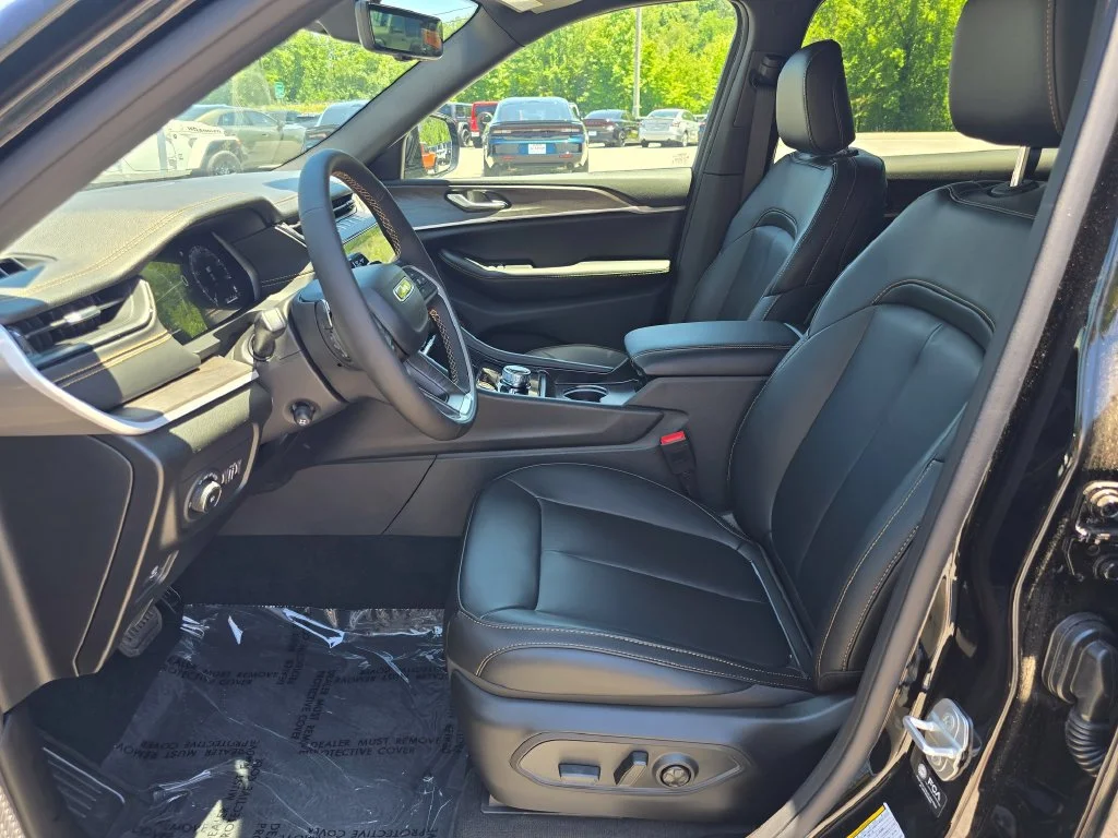 New 2026 Black Jeep  image 4