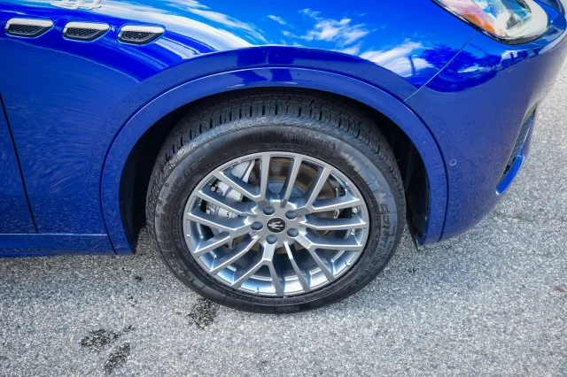 Used 2024 Blu Intenso Metallic Maserati GT image 35