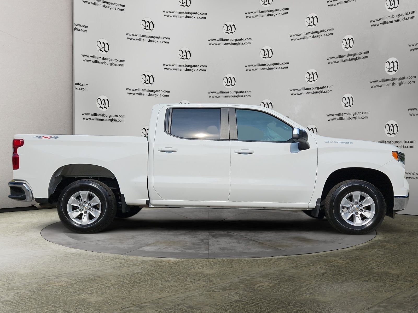 2025 Chevrolet Silverado 1500 LT - Photo 6