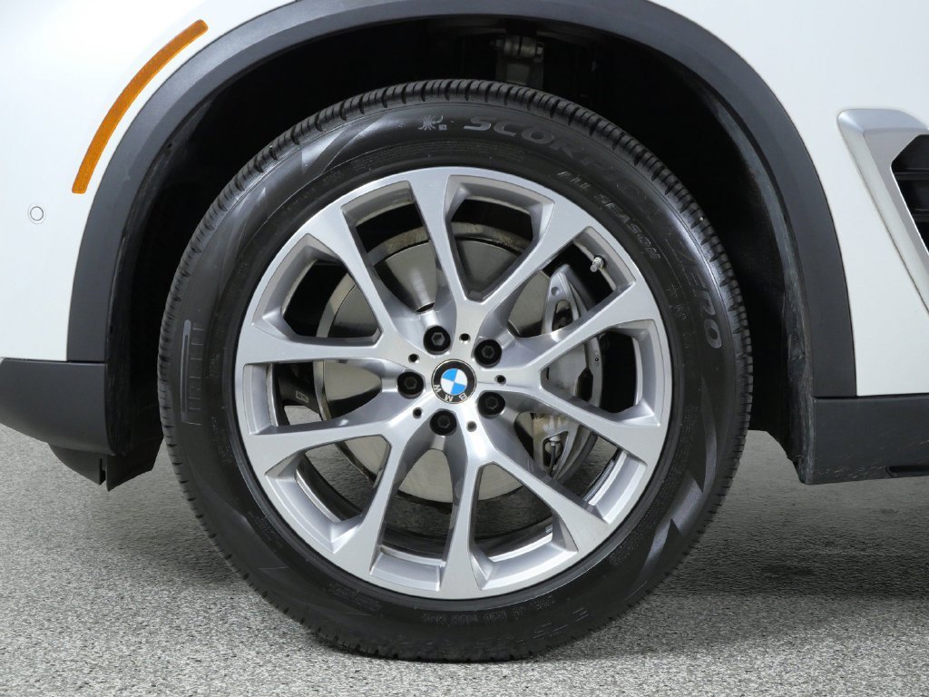 Certified Used 2024 Mineral White Metallic BMW xDrive40i image 20