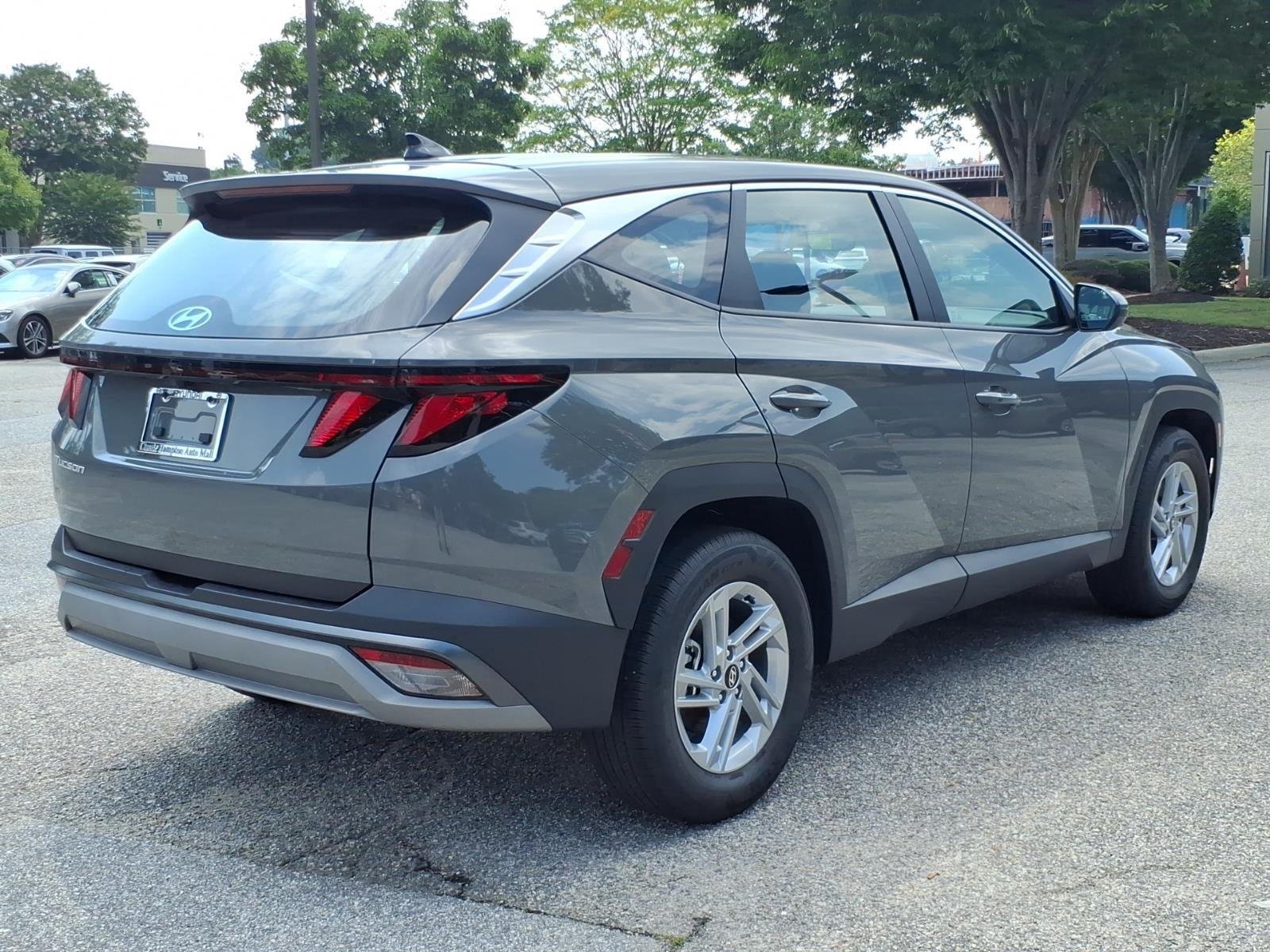 Used 2025 Hampton Gray Hyundai SE image 8