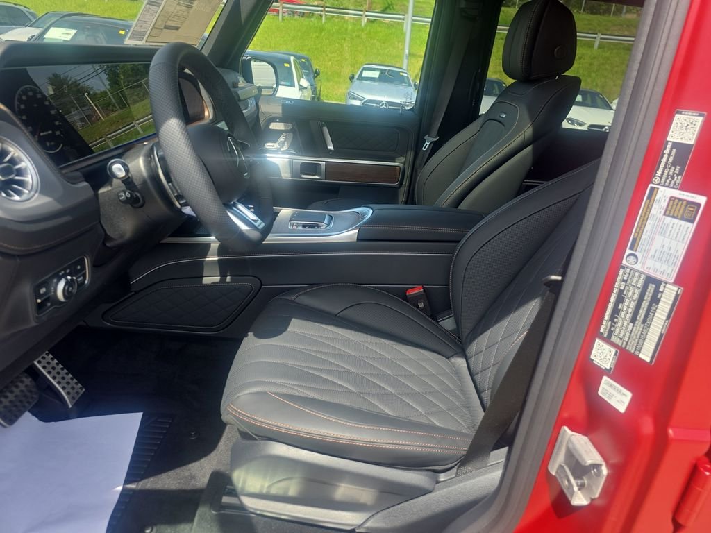 New 2026 MANUFAKTUR Exclusive Cardinal Red Magno Mercedes-Benz AMG® G 63 SUV image 9