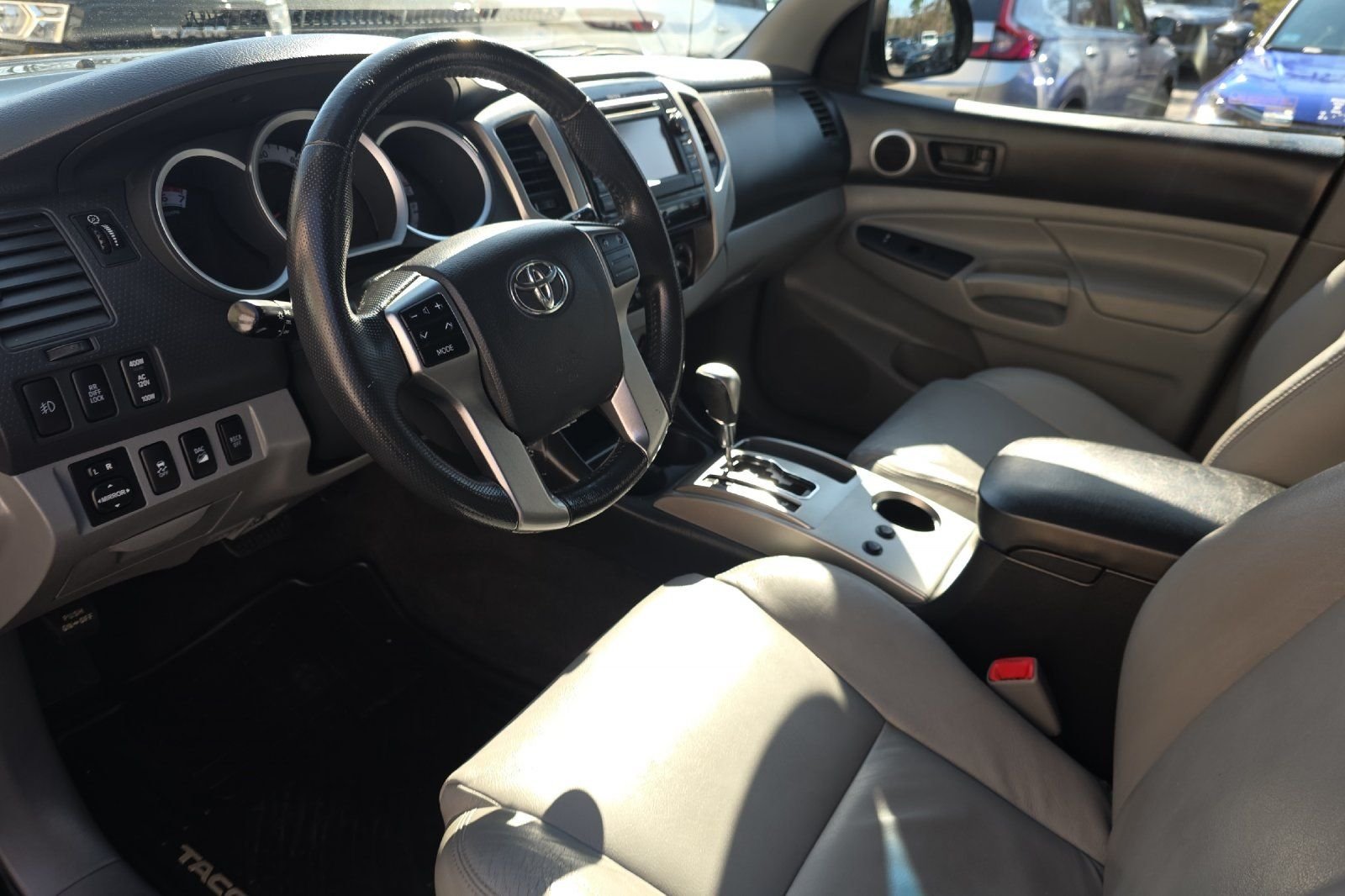 Used 2013 Black Toyota Base image 11