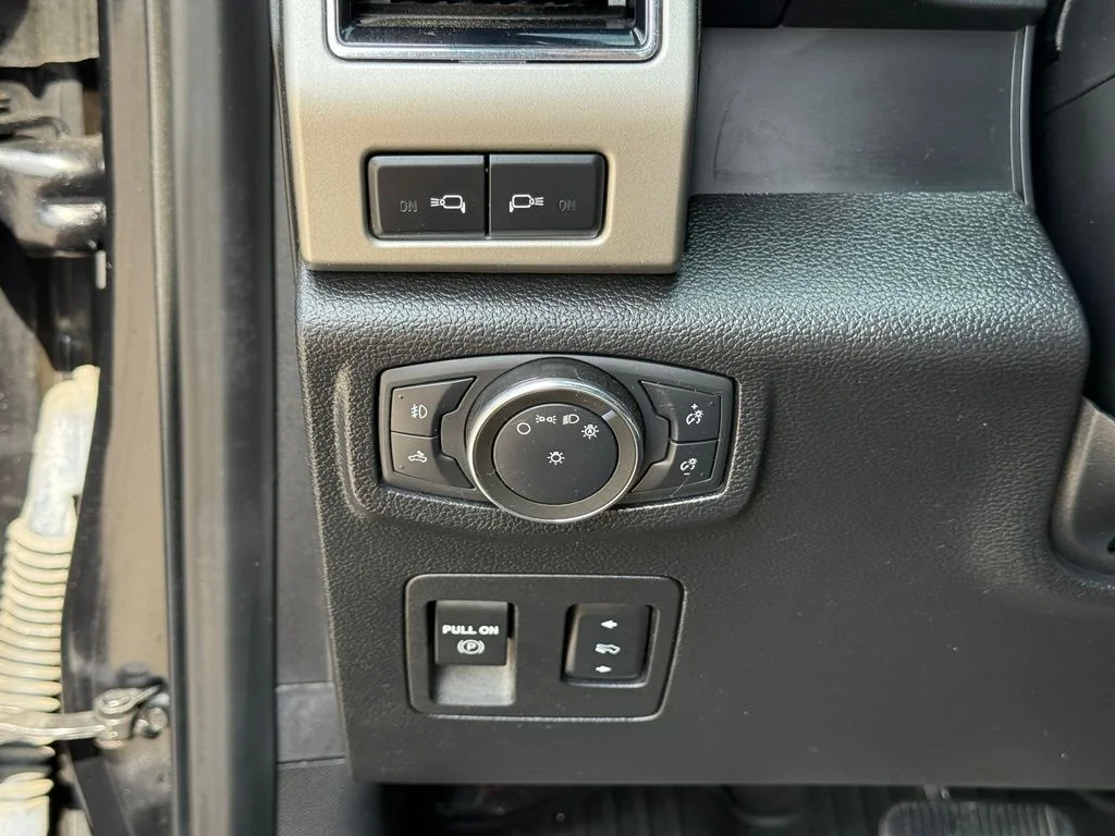 Used 2020 Black Ford Lariat image 20