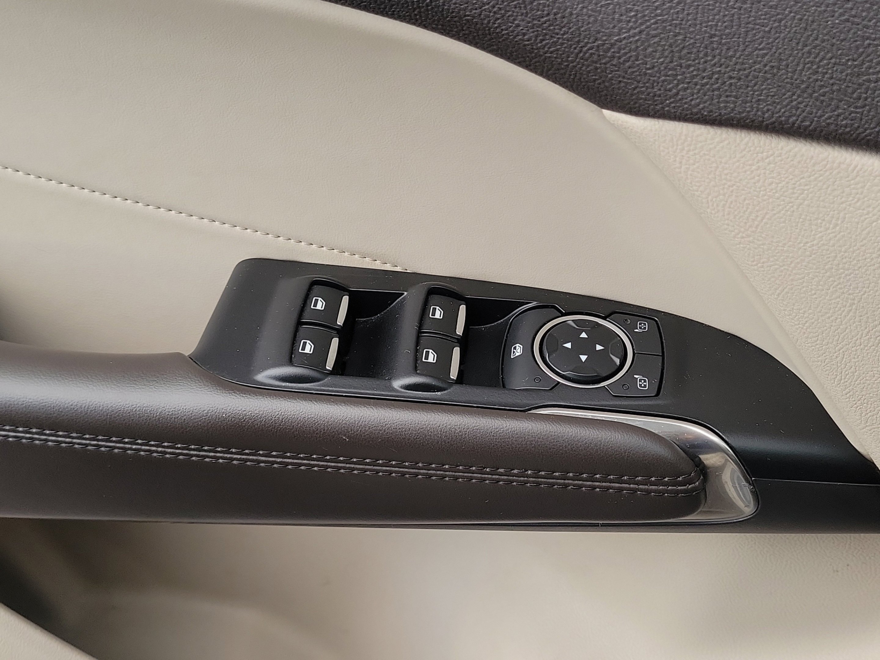 Used 2019 Sea Green Lincoln Standard image 28