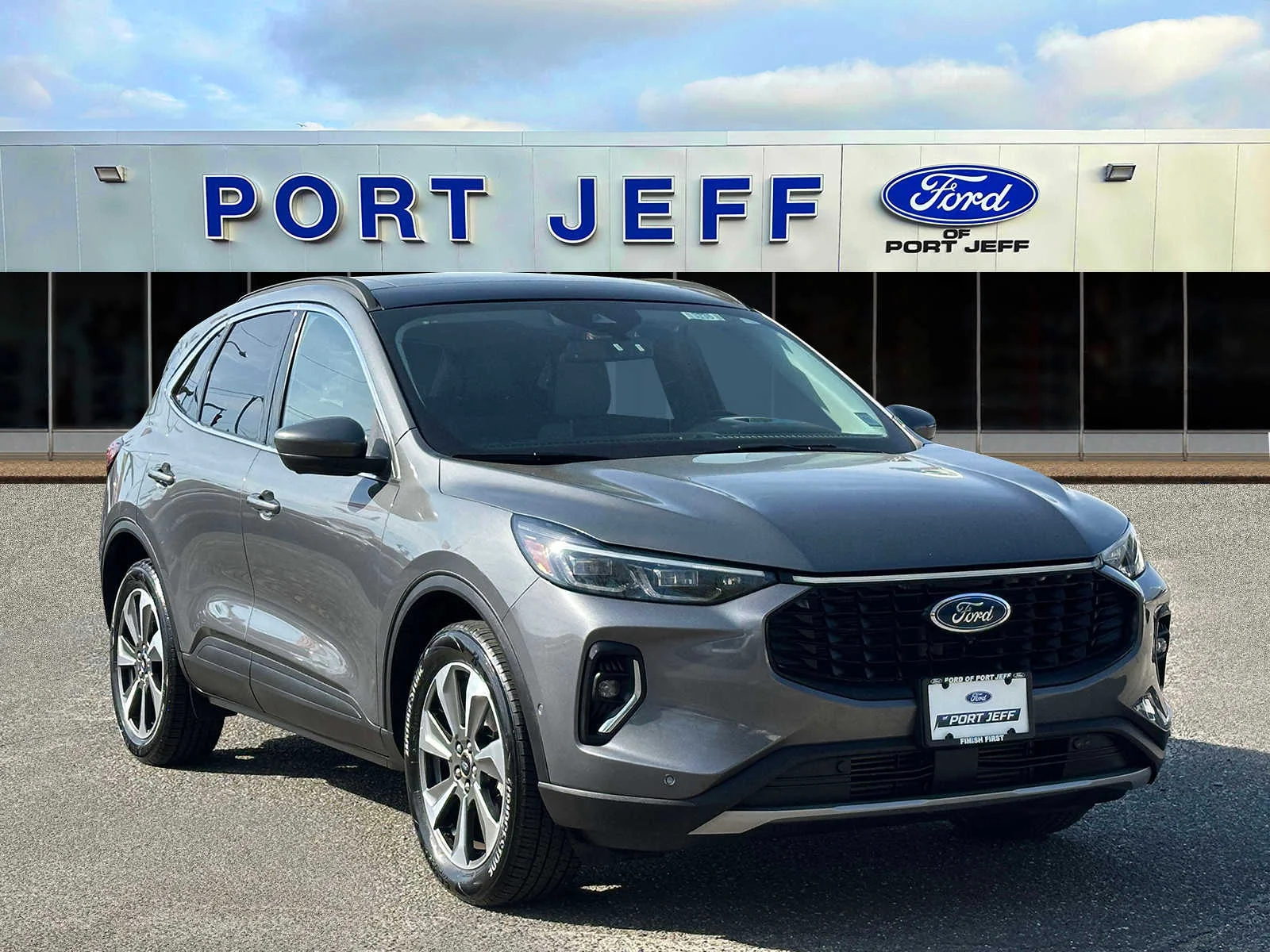 Used 2023 Carbonized Gray Metallic Ford Platinum image 4