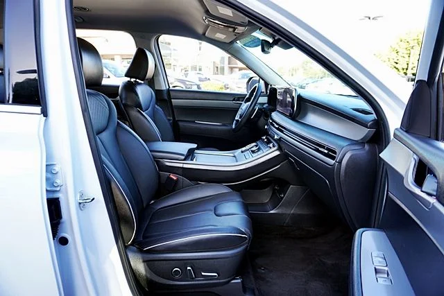 Used 2025 White Hyundai SEL image 10