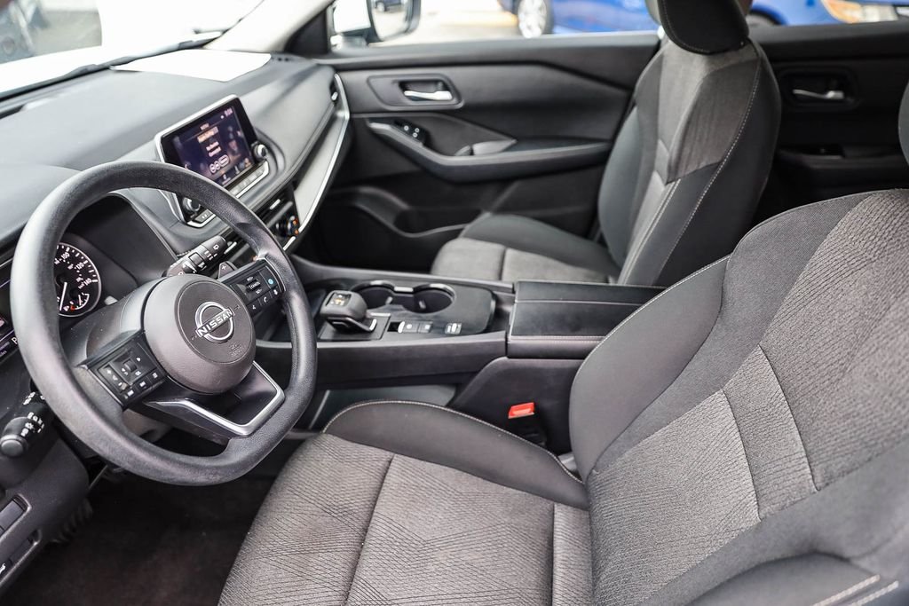 2024 Nissan Rogue SV - Photo 18
