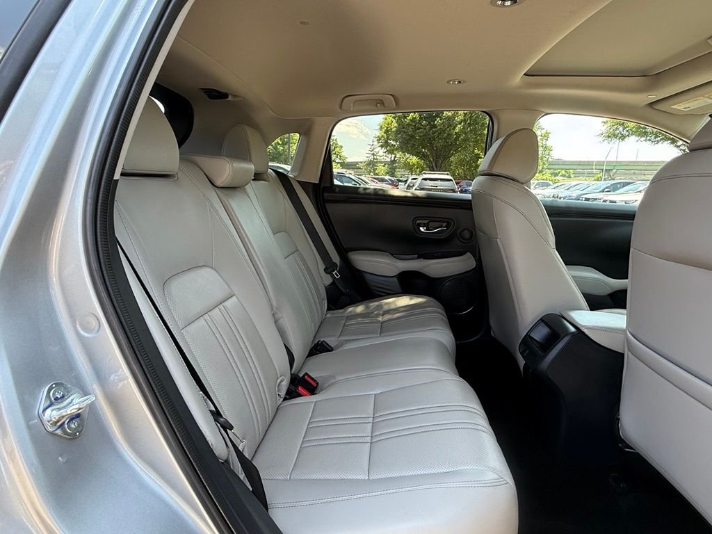 Used 2025 Silver Honda EX-L image 30