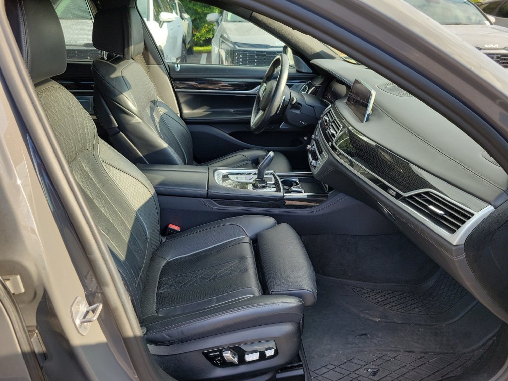 Used 2020 Bemina Gray Amber Effect BMW 750i xDrive image 7