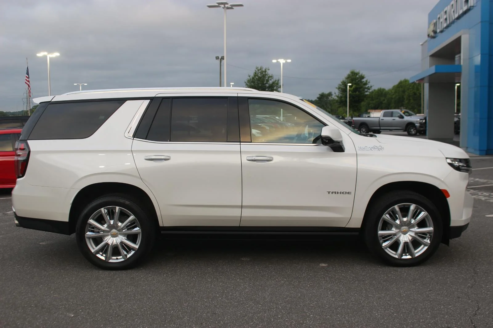 Used 2024 Iridescent Pearl Tricoat Chevrolet High Country image 8