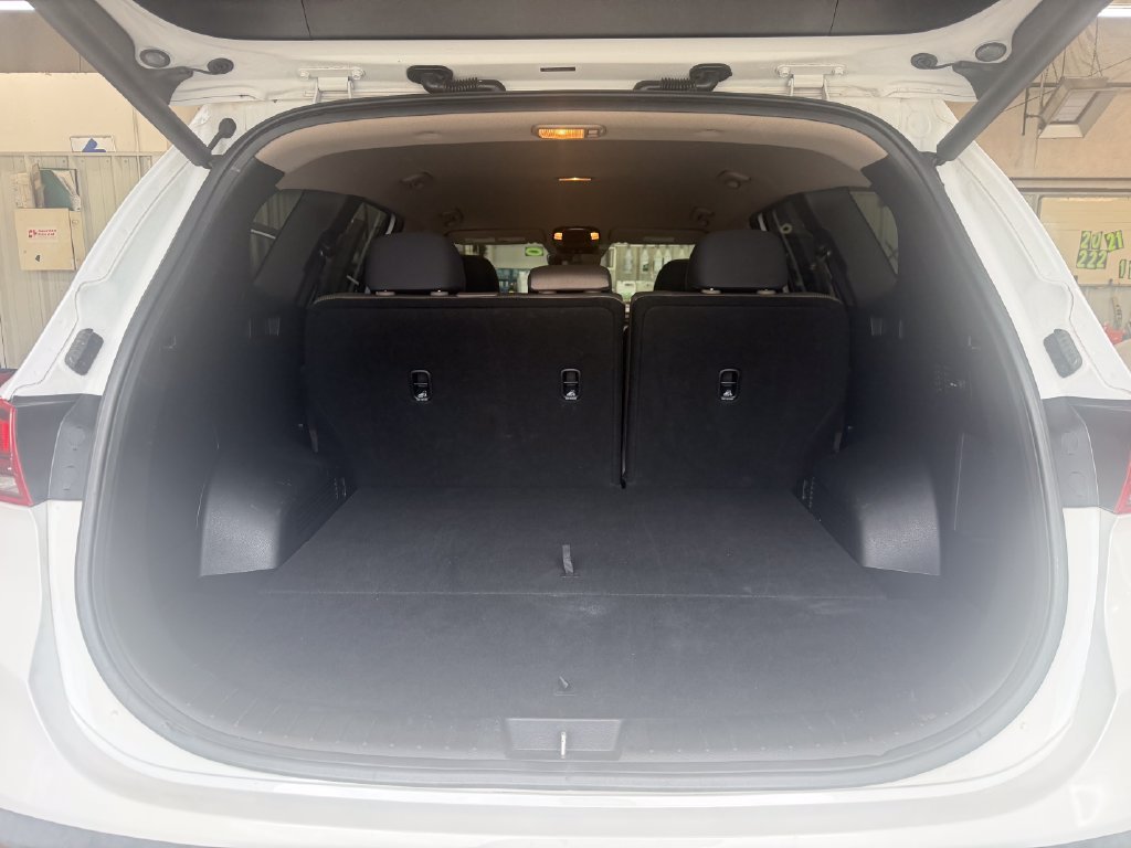 Used 2023 White Hyundai SEL image 22