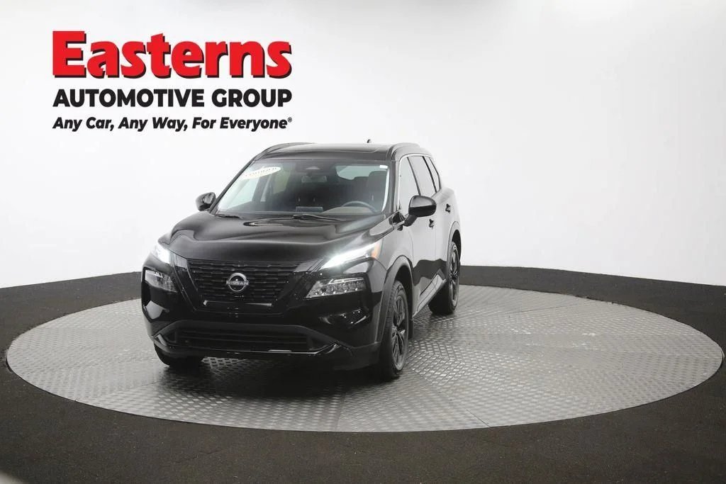Used 2023 Black Nissan SV image 57