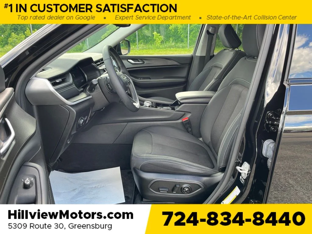 Certified Used 2023 Diamond Black Jeep Laredo image 15