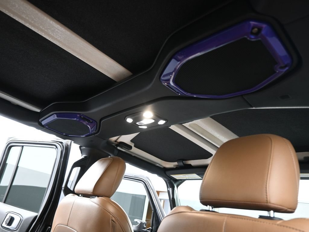 Used 2022 Black Jeep Unlimited Sahara image 25