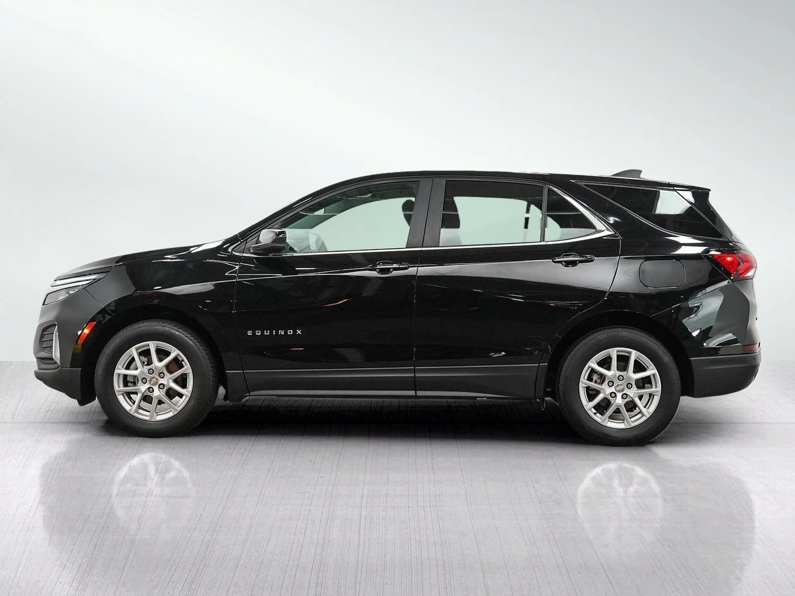 Used 2024 Chevrolet Equinox LT with VIN 3GNAXUEG6RL129266 for sale in Burnsville, Minnesota