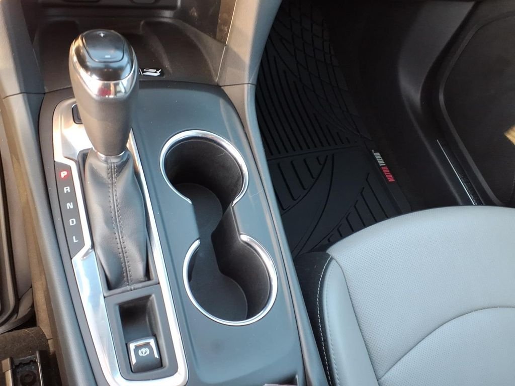 Used 2018 Silver Ice Metallic Chevrolet Premier image 9