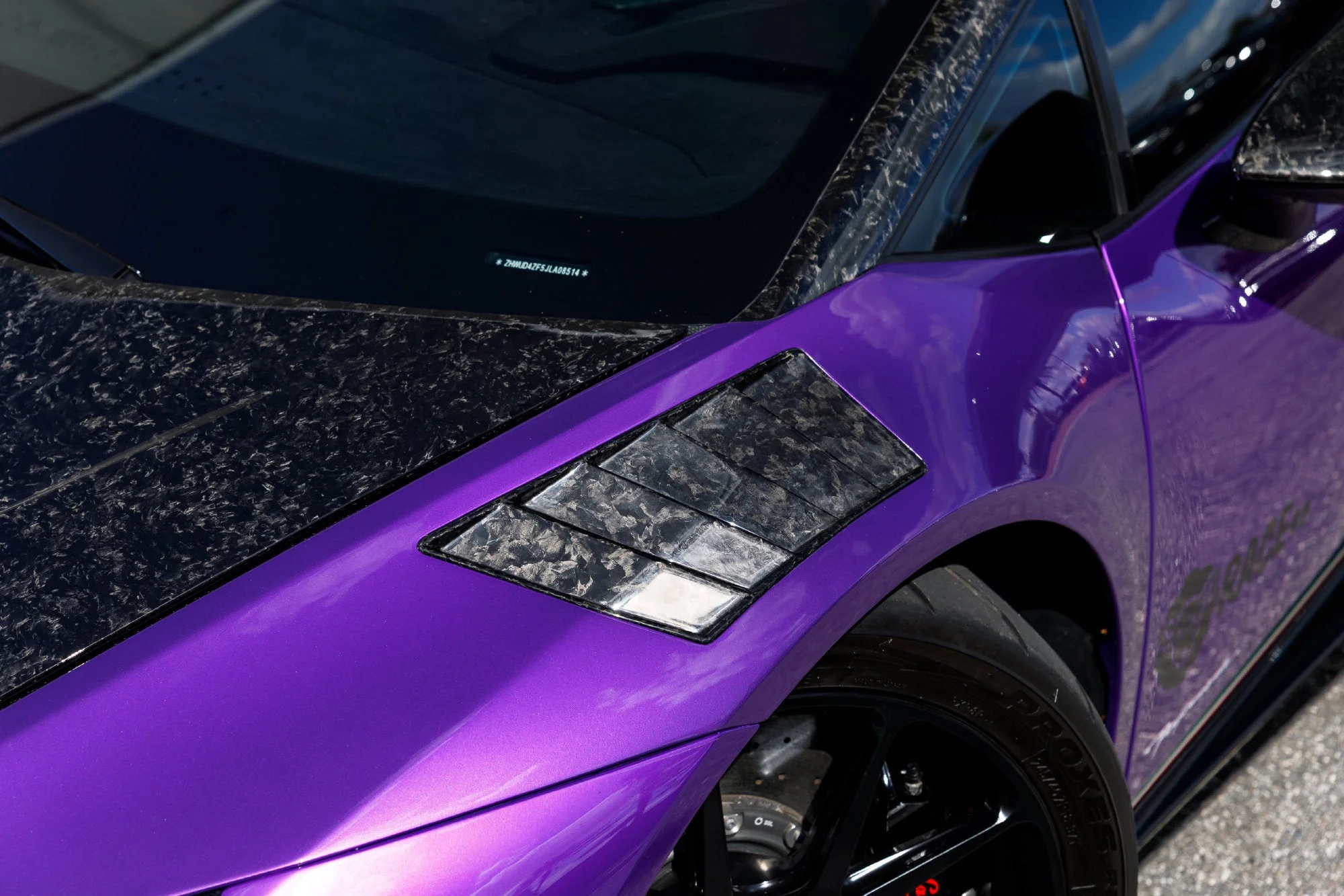 Used 2018  Lamborghini Performante image 12