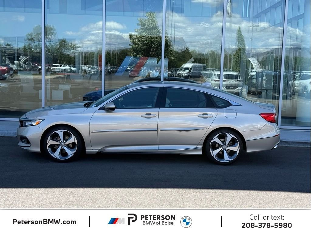 Used 2018  Honda Touring image 2