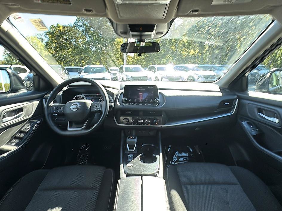 Used 2025 Super Black Nissan SV image 28