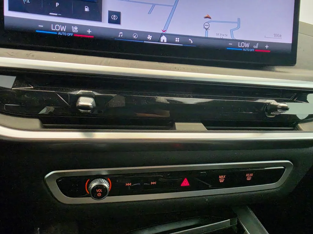 Used 2025 Black BMW M60i image 17