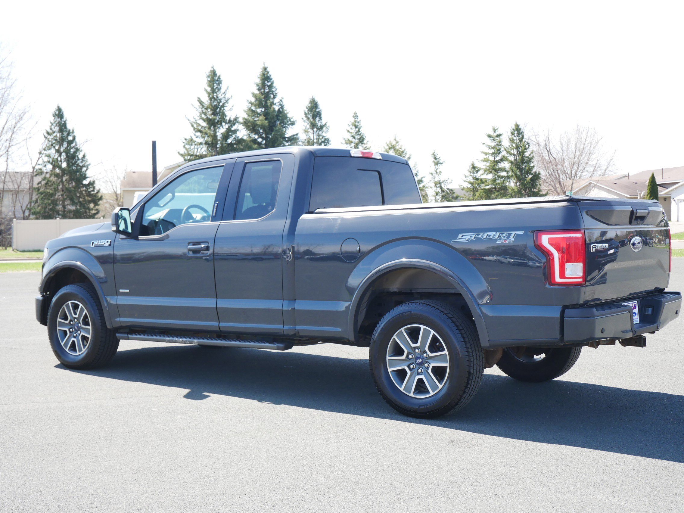 Used 2016 Gray Ford XLT image 3