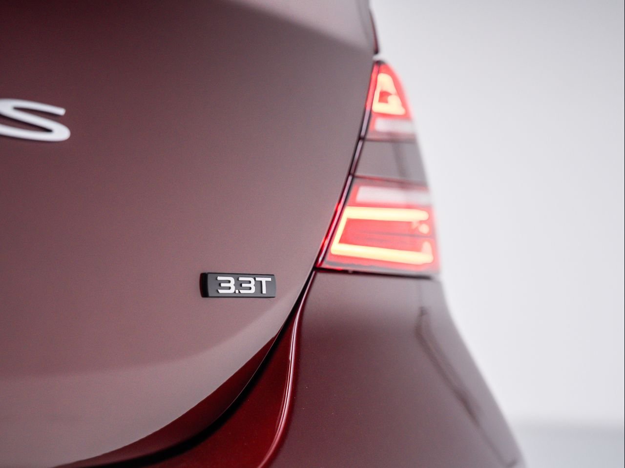 New 2026 Cavendish Red Genesis 3.3T SPORT PRESTIGE image 16