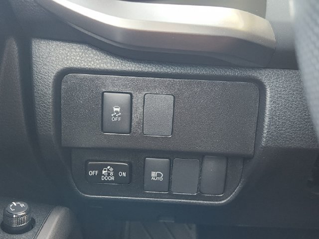 Used 2022 Silver Toyota SR5 image 23