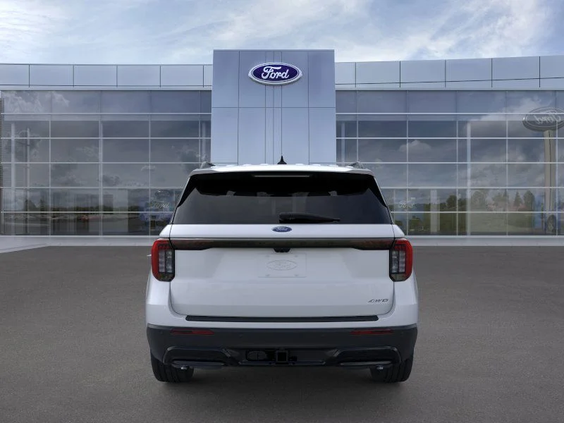 New 2026 Space White Metallic Ford ST-Line image 5