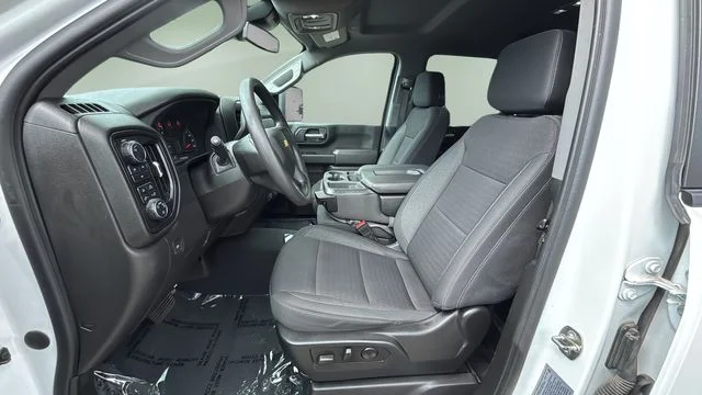 Used 2024 White Chevrolet Custom image 20