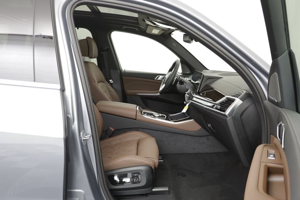 New 2026 Skyscraper Grey Metallic BMW xDrive50e image 20