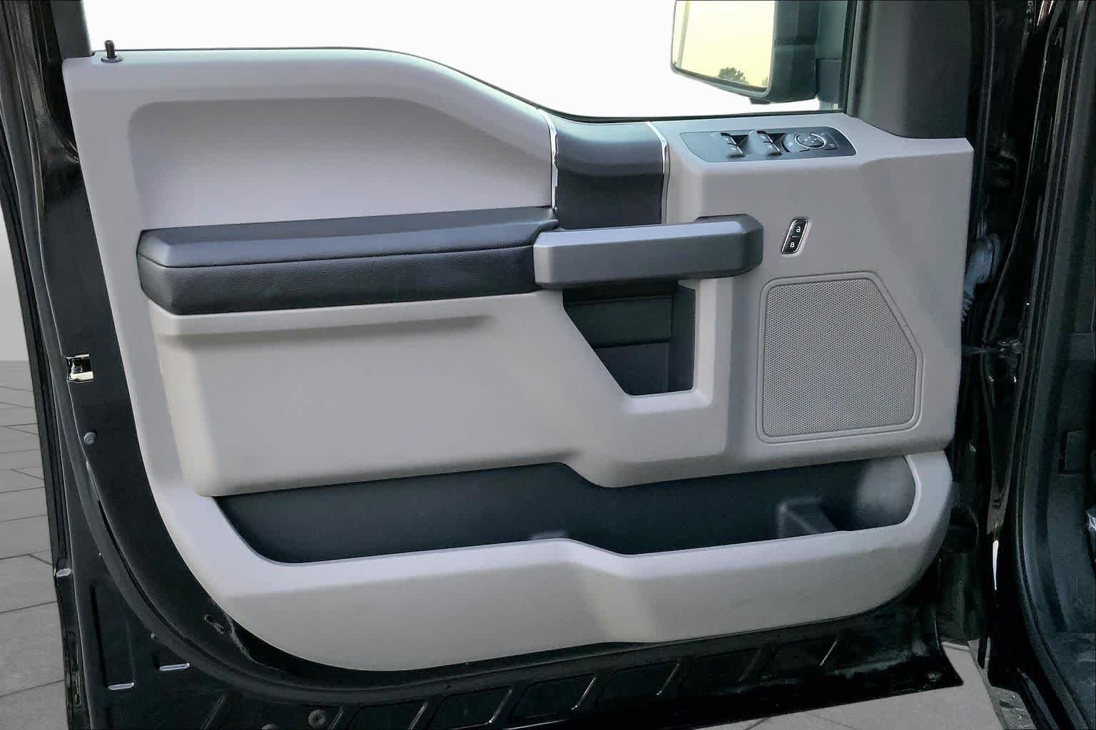 Used 2017 Shadow Black Ford XLT image 19