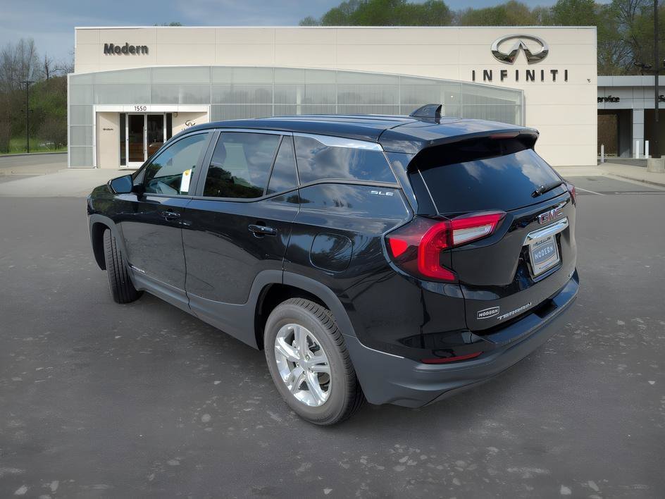Used 2024 Ebony Twilight Metallic GMC SLE image 5