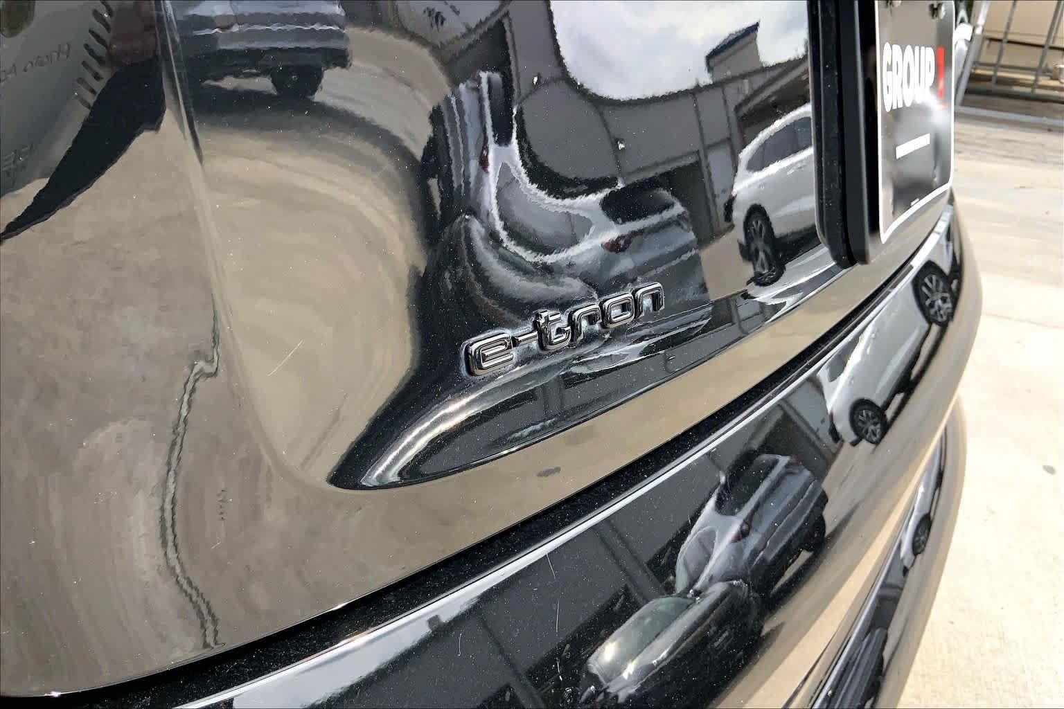 Used 2022 Brilliant Black Audi Premium Plus image 9