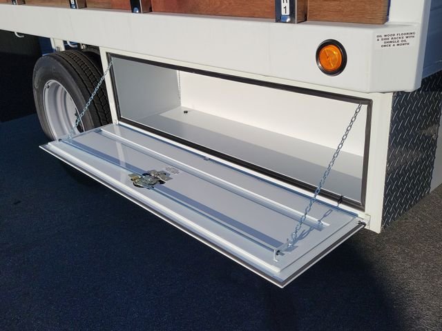 New 2026 Oxford White Ford F-550® XL image 17