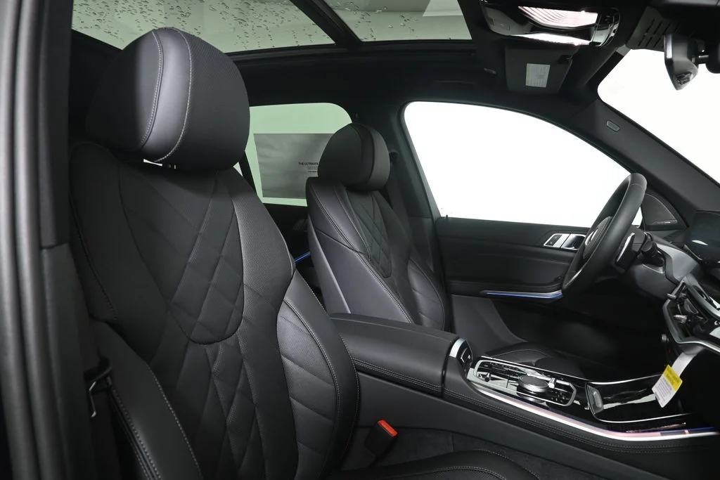 Used 2026 Black BMW xDrive50e image 33