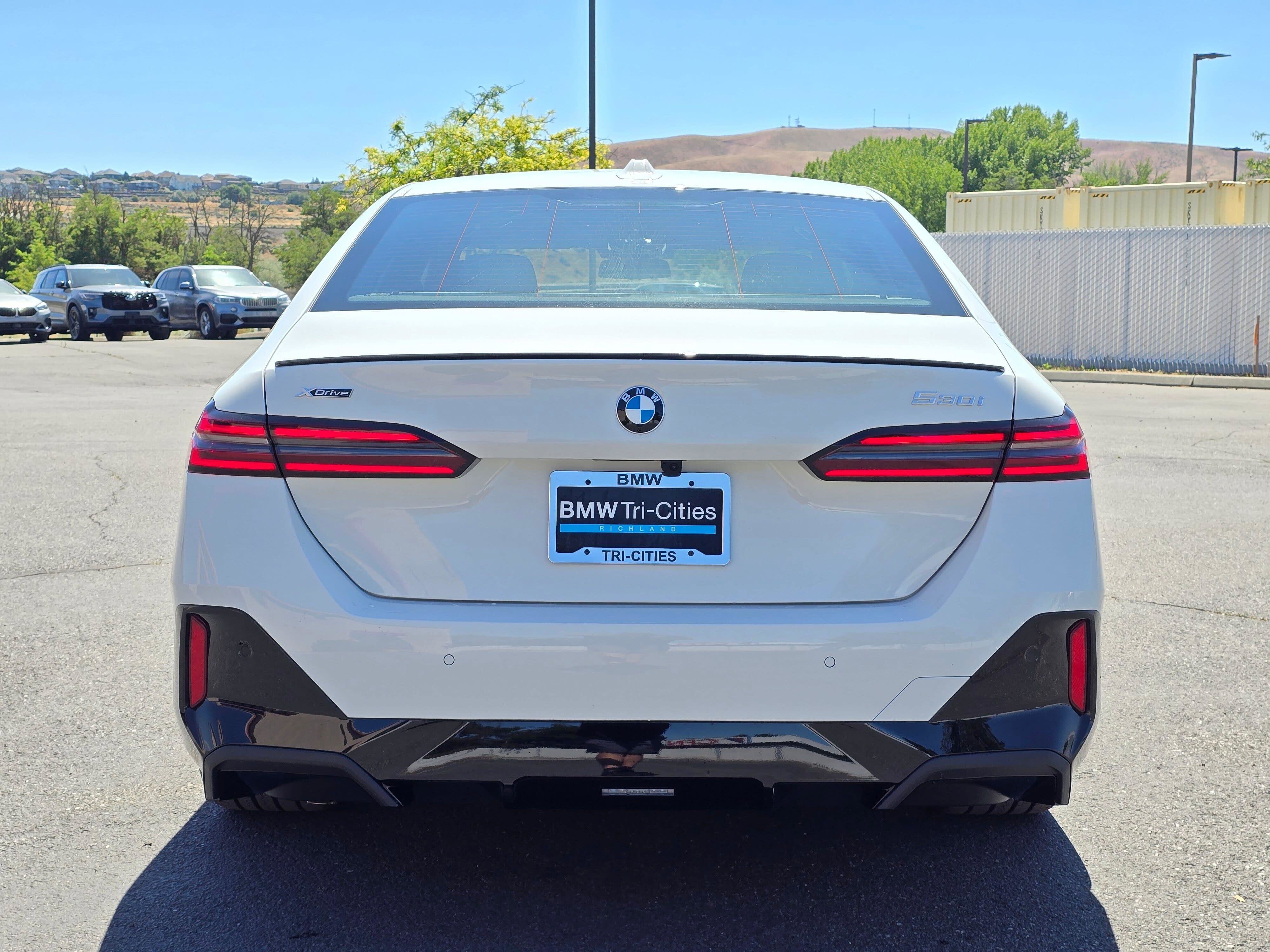 New 2027 Alpine White BMW 530i xDrive image 5