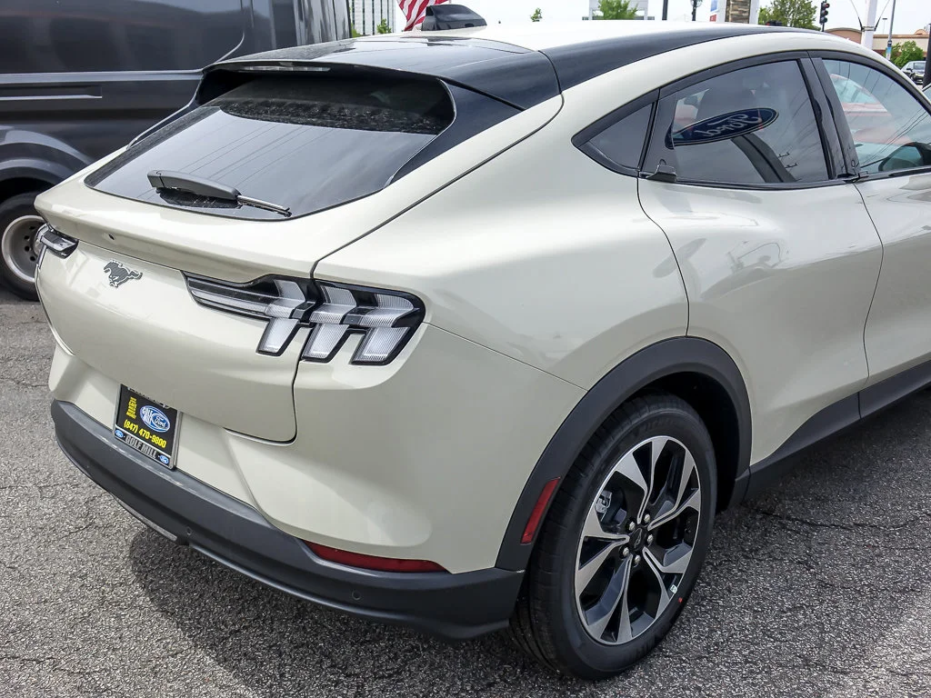 New 2026 Desert Sand Ford Select image 5