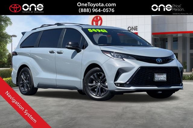 2025 Toyota Sienna XSE 7-Passenger Hybrid AWD's photo
