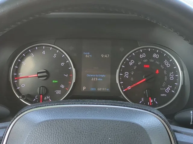 Certified Used 2021  Toyota XLE Premium image 33