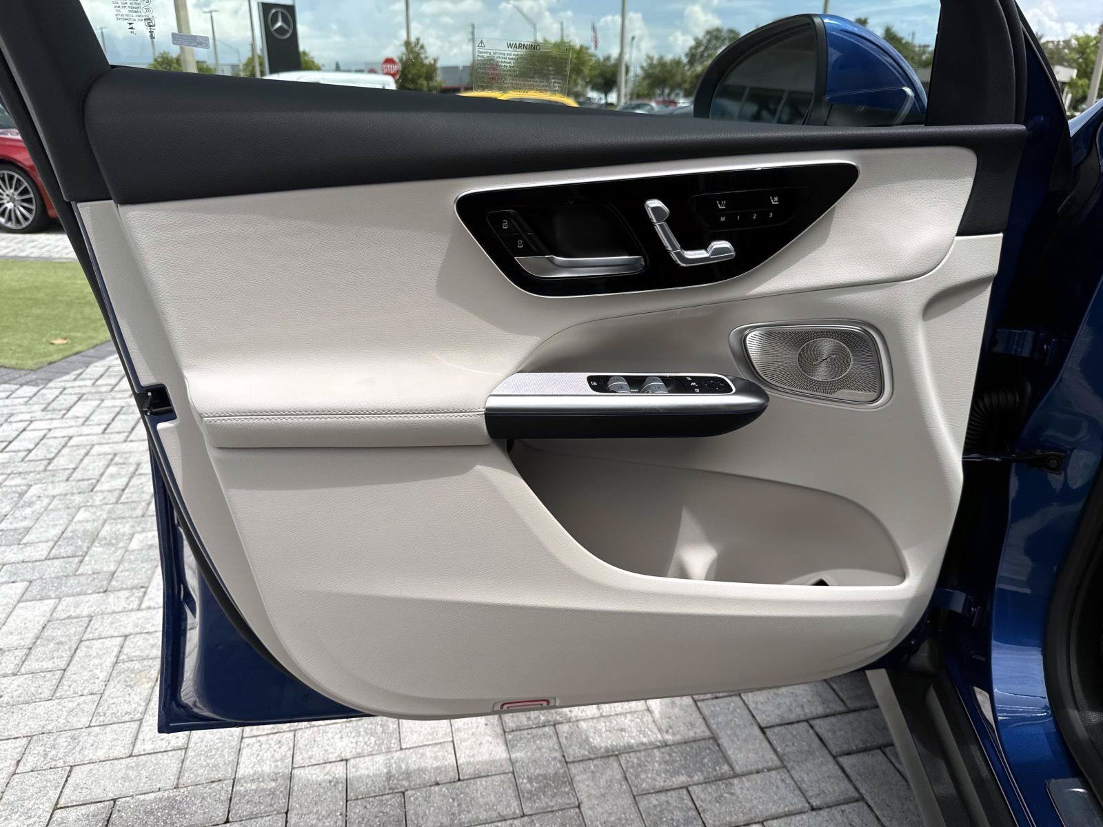 New 2027 Polar White Mercedes-Benz 300 SUV image 17