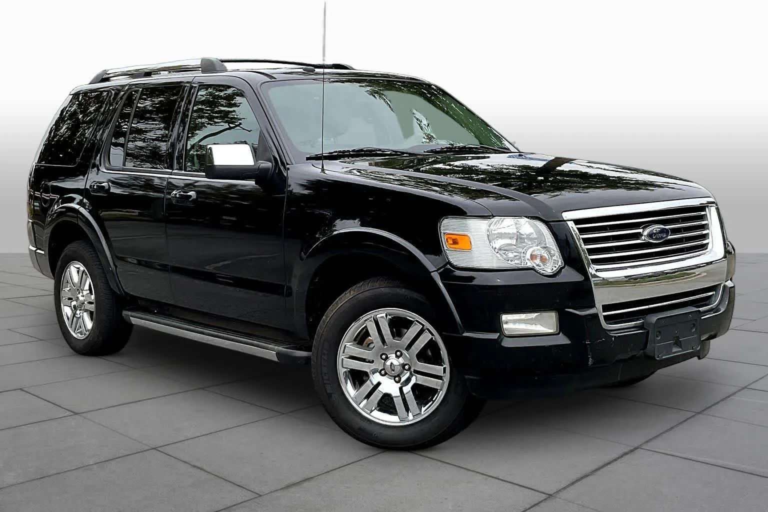 Used 2009 Black Ford Limited image 2