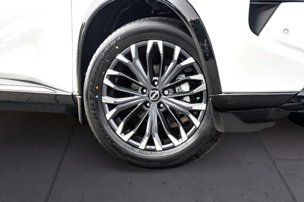New 2026 White Nissan Platinum image 2