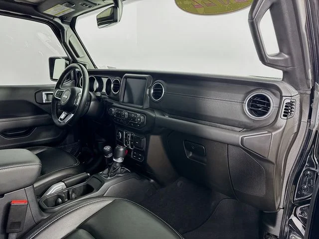 Used 2022 Black Jeep Unlimited Sahara image 28