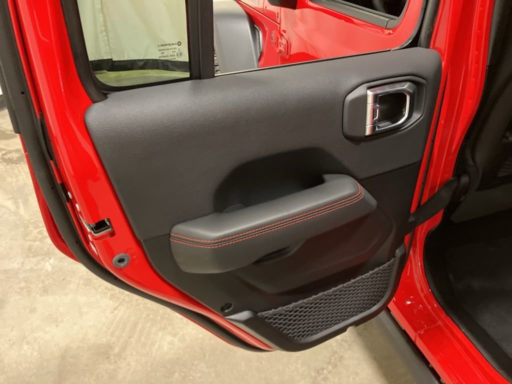 New 2026 Firecracker Red Clear-Coat Exterior Paint Jeep Rubicon image 12